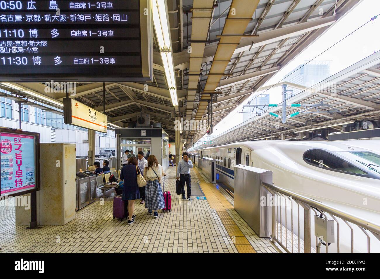 Le train le plus rapide du Japon, le shinkansen à la gare d'Ueno Banque D'Images