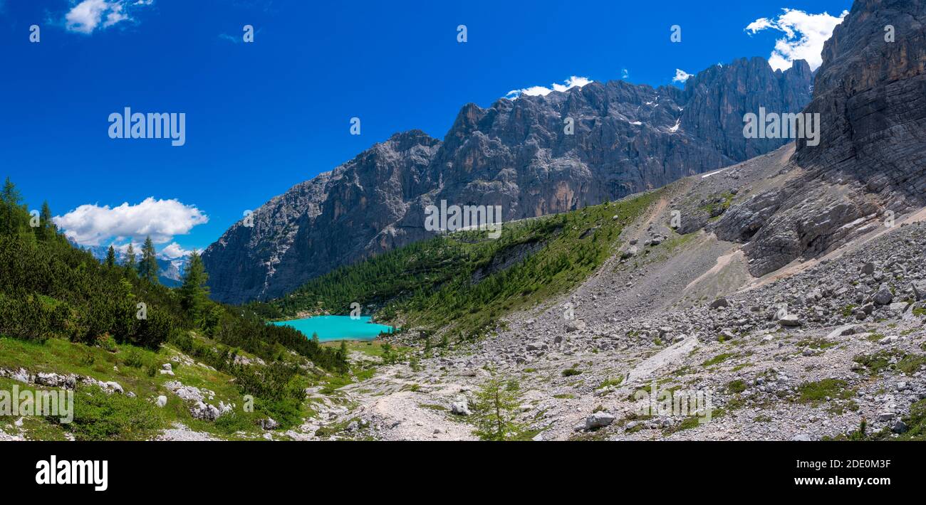 Magnifique lac de Sorapis (Lago di Sorapis) dans les Dolomites, destination de voyage populaire en Italie Banque D'Images