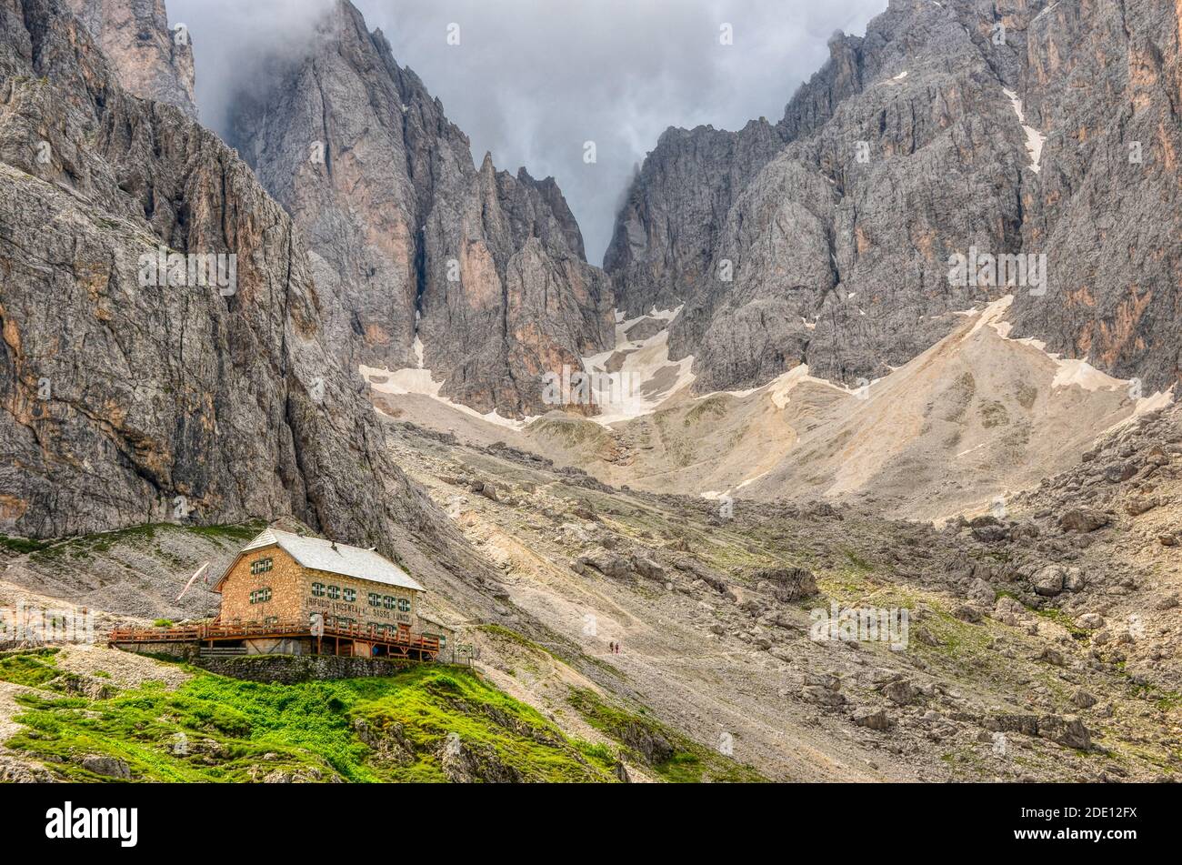 alp Hut, refuge dans les dolomites, langkofel dans le Tyrol du Sud, val gardena. Merveilleux monde de montagne pour la randonnée, l'escalade et le plaisir, rifugio Banque D'Images