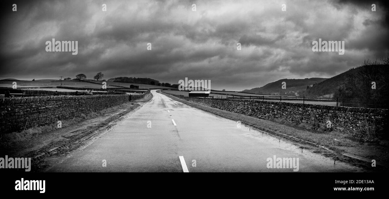 Une matinée humide dans les lacs aujourd'hui. J'ai eu cette photo à l'esprit pendant un certain temps, alors j'ai pris une petite diversion sur le chemin de la maison pour prendre une photo « rapide ». Banque D'Images