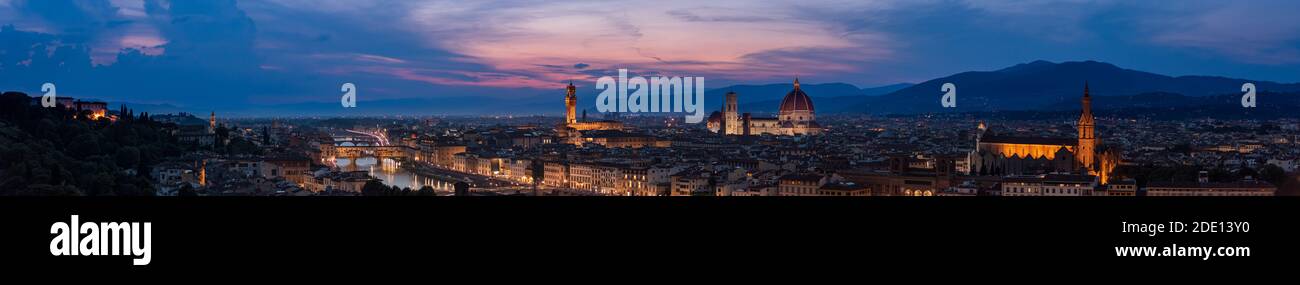 Florence coucher de soleil très grand panorama haute résolution avec tous les principaux monuments florentins (cathédrale, Palazzo Vecchio, Ponte Vecchio pont, Boboli garde Banque D'Images