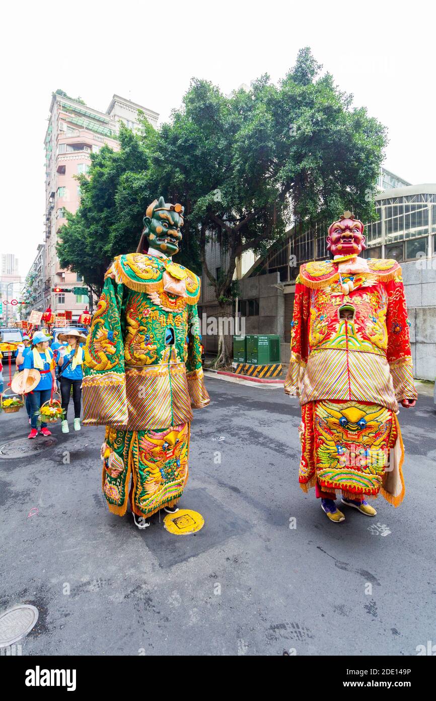 Procession religieuse dans les rues pendant le Festival culturel Bao Sheng à Taipei, Taiwan Banque D'Images