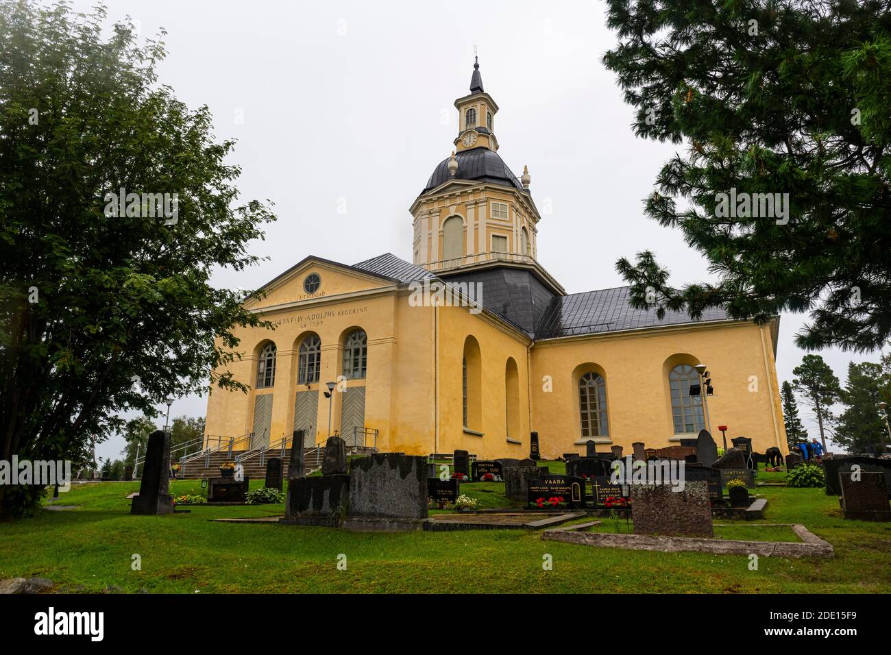 L'extérieur de l'église Alatornio et un point dans l'Arc géodésique Struve, site classé au patrimoine mondial de l'UNESCO, Kemi, Finlande, Europe Banque D'Images
