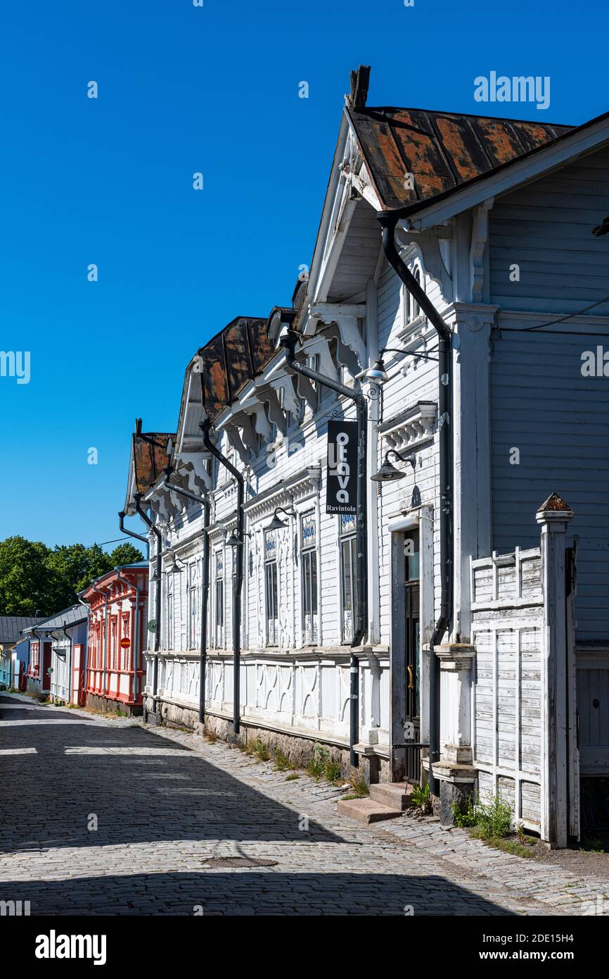 Anciens bâtiments en bois dans le vieux Rauma, site classé au patrimoine mondial de l'UNESCO, Finlande, Europe Banque D'Images