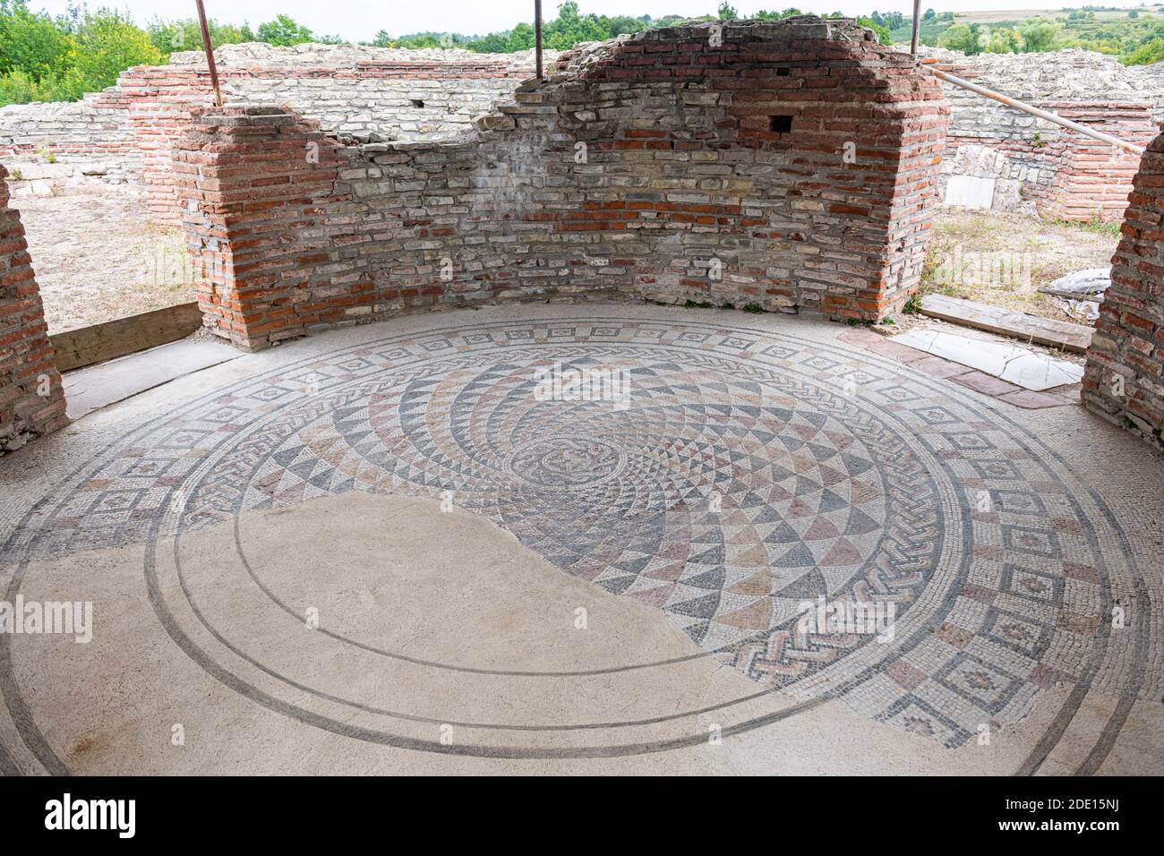 Sol en mosaïque, ruines romaines anciennes de Gamzigrad, site classé au patrimoine mondial de l'UNESCO, Serbie, Europe Banque D'Images