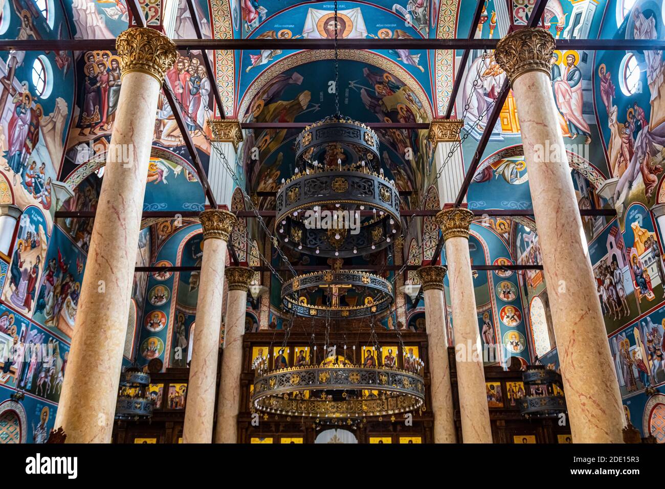 Peintures murales religieuses colorées, Cathédrale orthodoxe de la Sainte Trinité, NIS, Serbie, Europe Banque D'Images