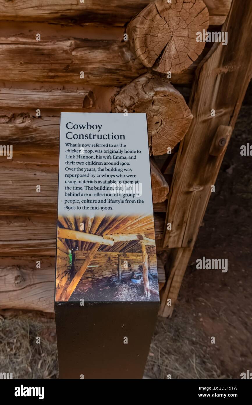 Panneau d'interprétation à la poulailler et à la grange du site historique de Caroline Lockhart Ranch, dans l'aire de loisirs nationale de Bighorn Canyon, près de Lovell, Wyoming, Banque D'Images