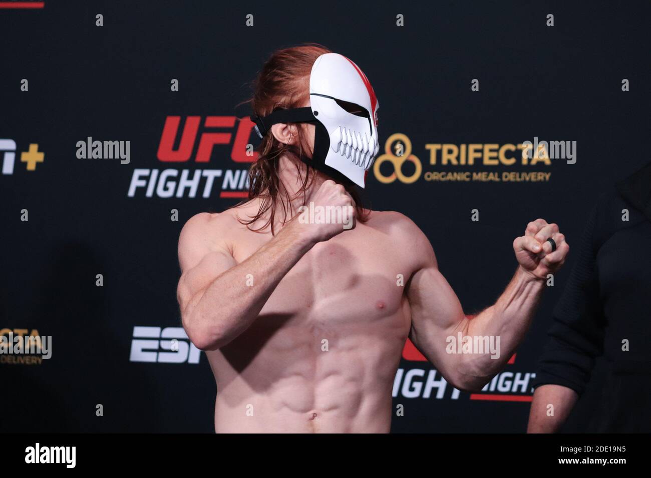 Las Vegas, Nevada, Las Vegas, Nevada, États-Unis. Bill Algeo et Spike Carlyle affrontent lors de l'UFC Vegas 15 Weeins à UFC Apex le 27 novembre 2020 à Las Vegas, Nevada, États-Unis. Crédit : Diego Ribas/PX Imagens/ZUMA Wire/Alay Live News Banque D'Images