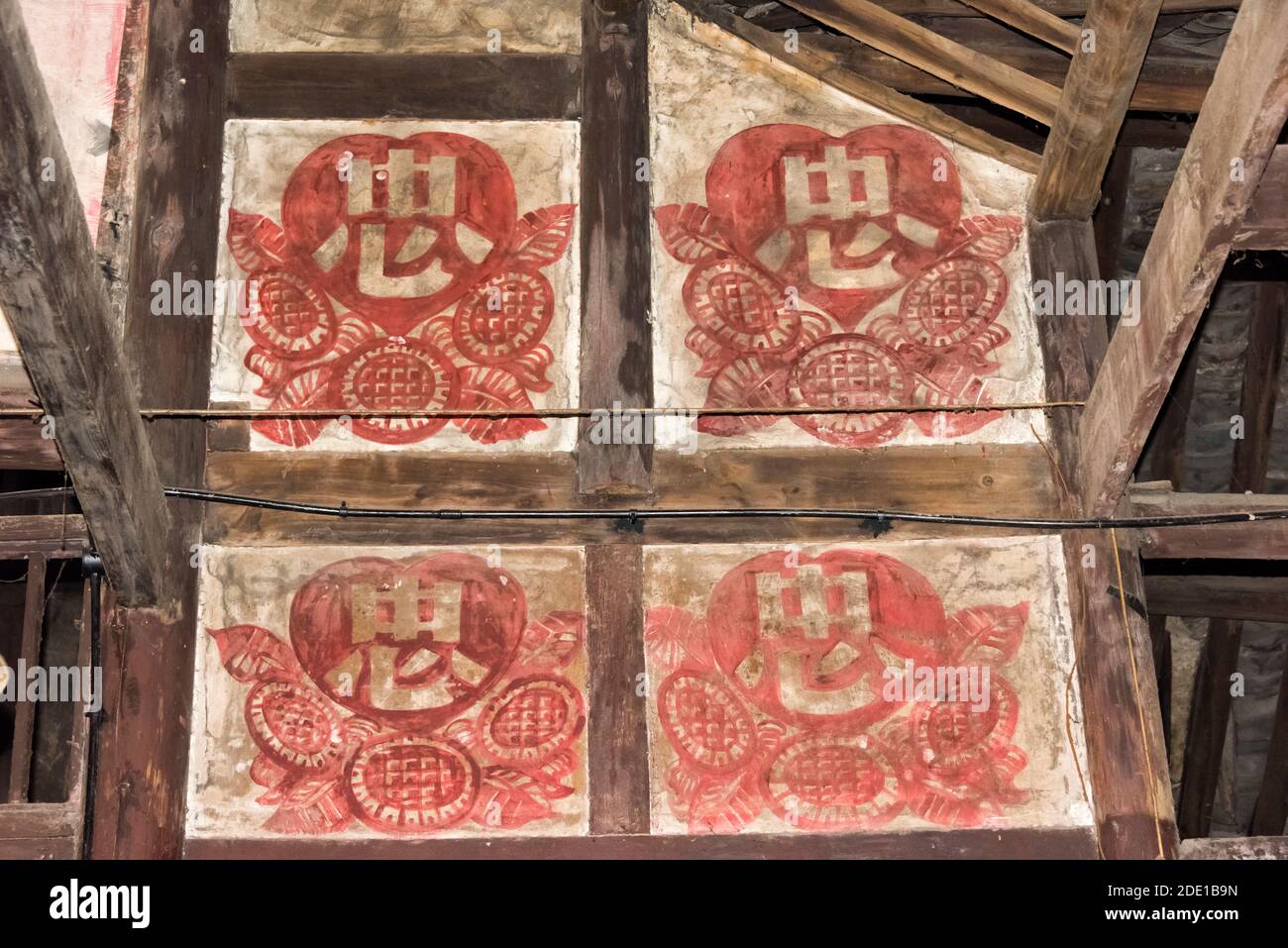 Salon de thé décoré avec des affiches de texte de l'époque de la Révolution culturelle, Pengzhen, Chengdu, province du Sichuan, Chin Banque D'Images