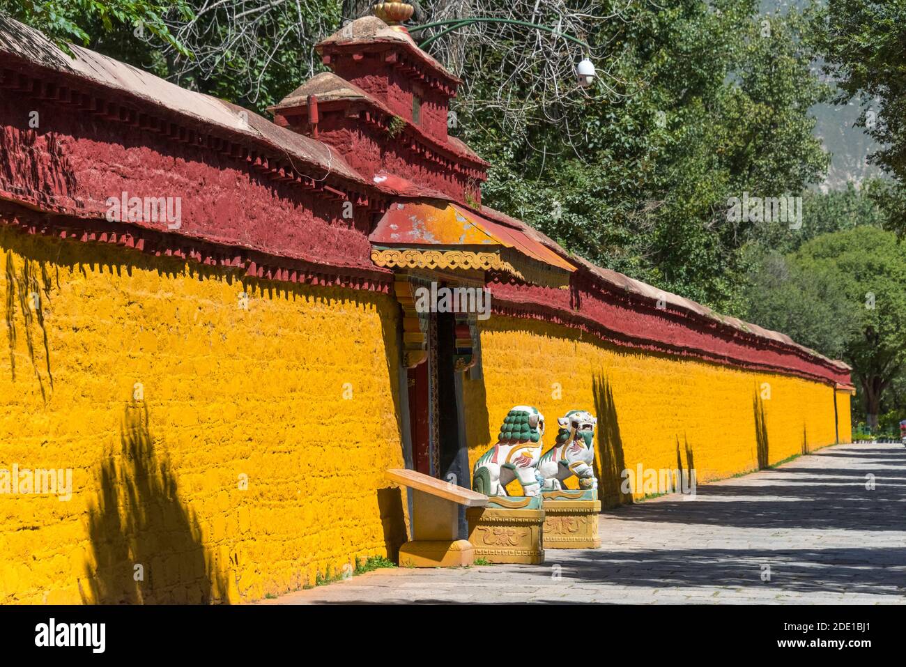 Norbulingka, qui fait partie de l'ensemble historique du Palais Potala et site classé au patrimoine mondial de l'UNESCO, Lhassa, Tibet, Chine Banque D'Images