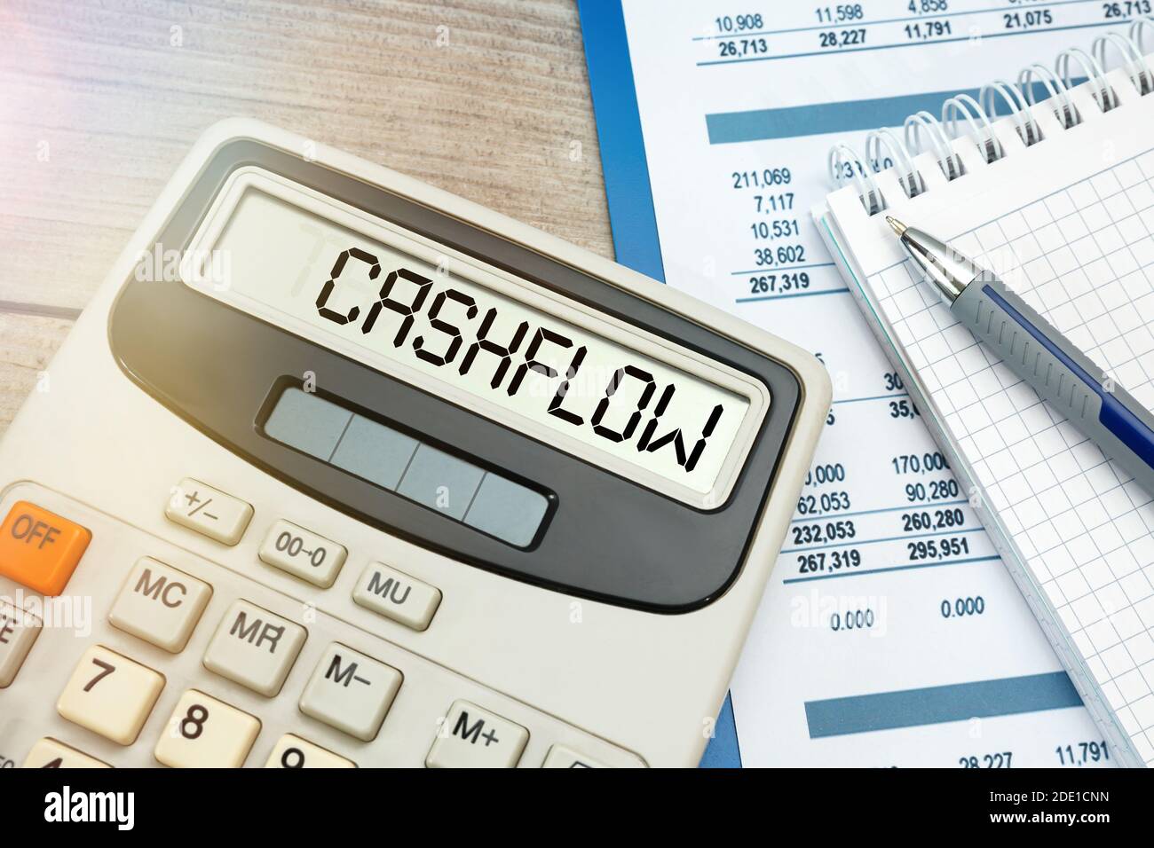 Mot CASH-FLOW sur la calculatrice. Concept commercial et fiscal. Banque D'Images