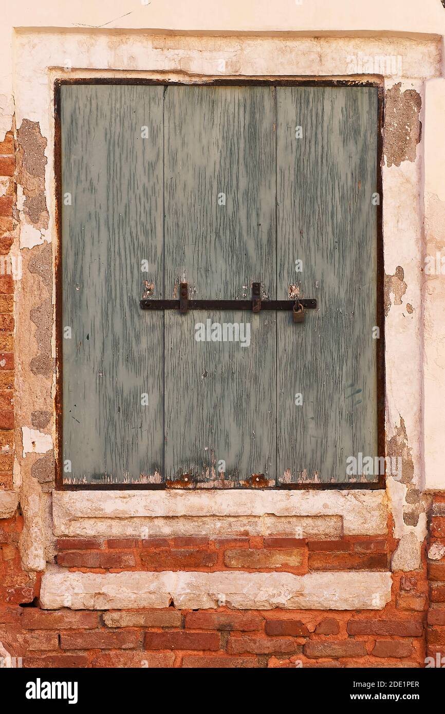 Anciennes fenêtres en bois, venise, italie, europe Banque D'Images