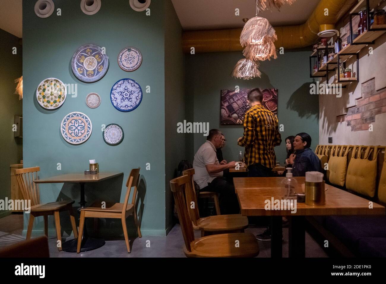 Les personnes qui mangent au restaurant Zanazan à Erevan capitale de l'Arménie Banque D'Images
