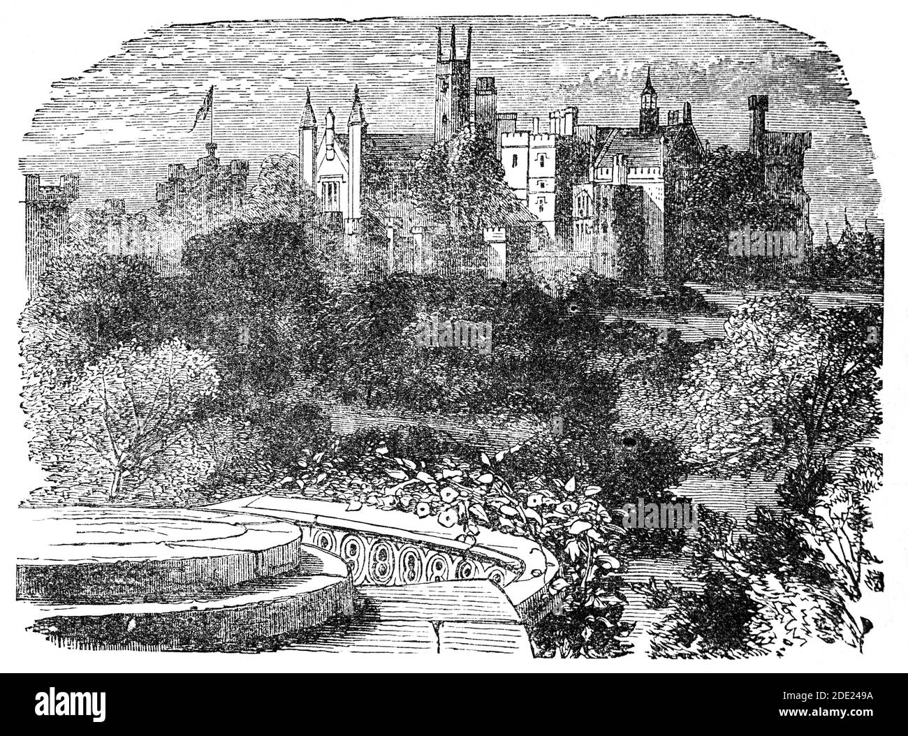 Vue du XIXe siècle sur les tours Alton près du village d'Alton, dans le Staffordshire, en Angleterre. Au XIe siècle, le château d'Alton fut construit peu après la conquête normande, à environ 1 mile des tours actuelles. Il passa par les propriétaires aristocratiques de varios jusqu'à ce qu'il soit détruit pendant la guerre civile anglaise. Au XVIIe siècle, l'ancien château a été réaménagé en pavillon de chasse, réutilisant l'une des anciennes tours du château, qui reste une partie du bâtiment actuel. Banque D'Images