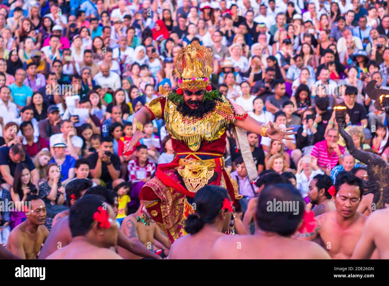 Un spectacle de danse tari kecak à Uluwatu, Bali, Indonésie Banque D'Images Un spectacle de danse tari kecak à Uluwatu, Bali, Indonésie Banque D'Images