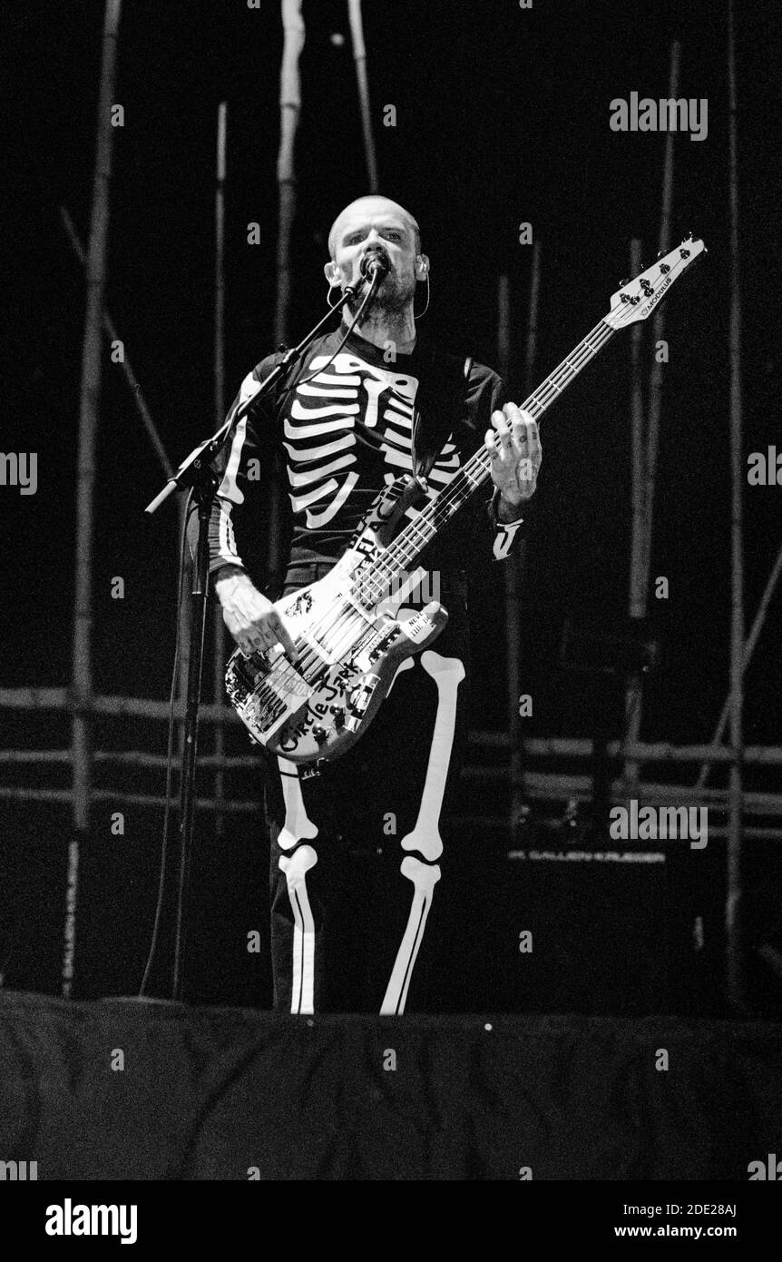 Red Hot Chili Peppers, qui se déroule au festival V2003, Chelsmford, Essex, Royaume-Uni. Banque D'Images
