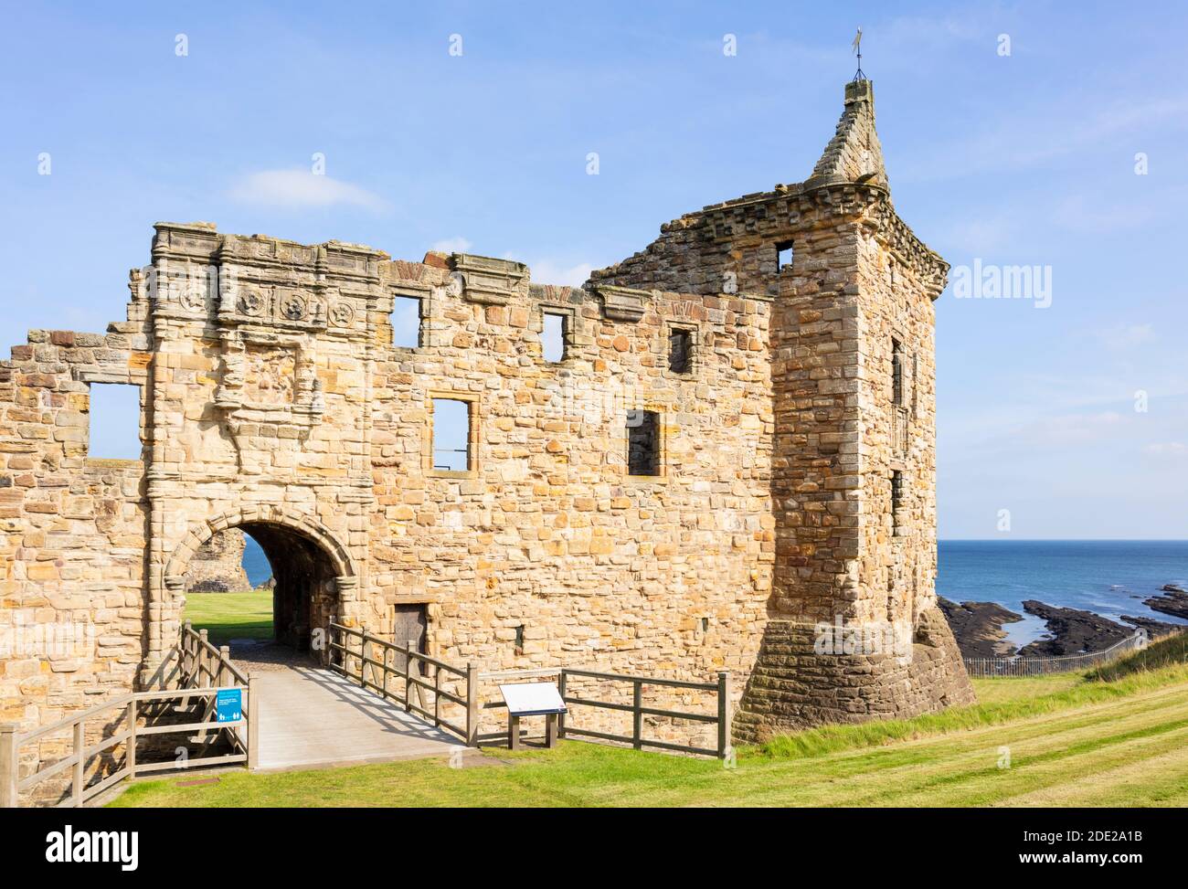 St Andrews Scotland St Andrews Castle une ruine pittoresque dans la côte Royal Burgh de St Andrews Fife Scotland UK GB Europe Banque D'Images