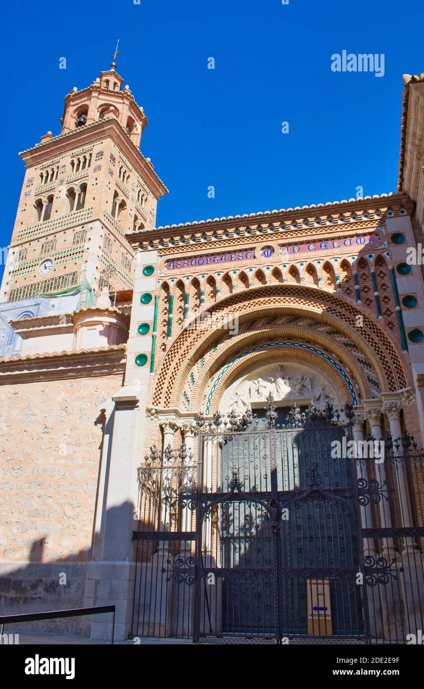 Couverture de style Neomudejar et clocher de la cathédrale de Teruel, Espagne Banque D'Images