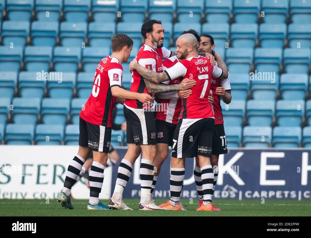 Gillingham, Royaume-Uni. 28 novembre 2020. Les joueurs d'Exeter City célébrant le but de Joel Randall lors de la coupe FA à huis clos, se disputent entre Gillingham et Exeter City au MEMS Priestfield Stadium, à Gillingham, en Angleterre, le 28 novembre 2020. Photo par Andrew Aleksiejczuk/Prime Media Images. Crédit : Prime Media Images/Alamy Live News Banque D'Images