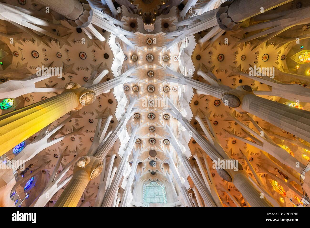 L'intérieur de la Sagrada Familia, la cathédrale conçue par Gaudi à Barcelone, Catalogne Banque D'Images