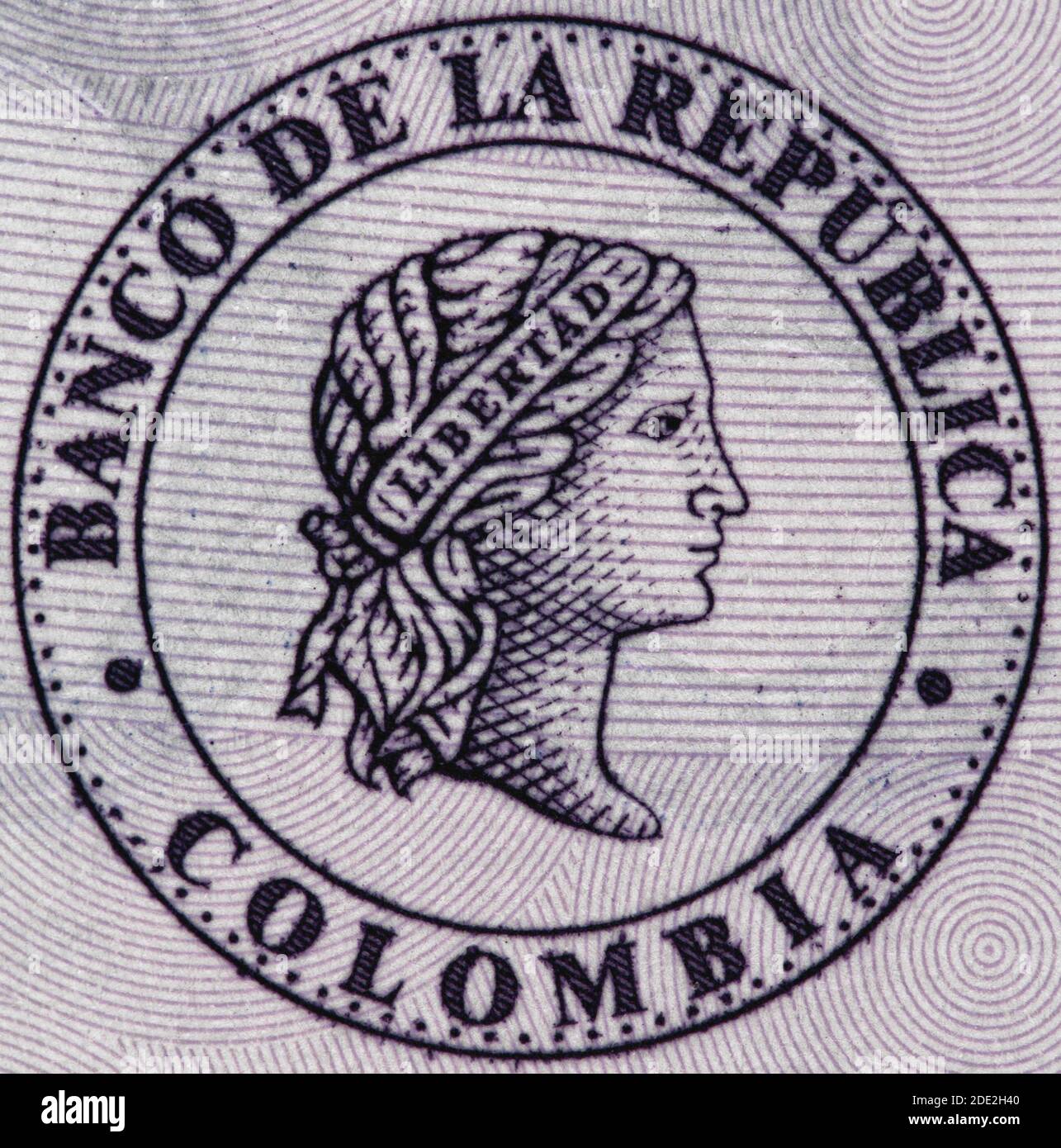 La banque centrale de Colombie (Banco de la Republica) sceau sur 50000 peso (2016) macro de clôture de billets, la monnaie colombienne gros plan. Banque D'Images