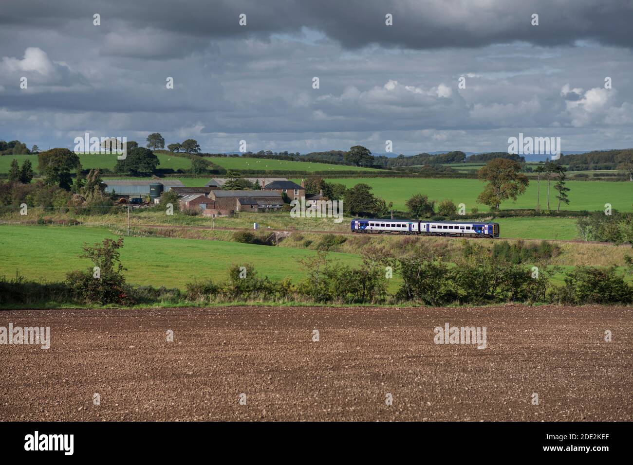 Northern Rail classe 158 sprinter train 158784 à long Strumble (au nord d'Armathwaite, Cumbria) sur le train panoramique Settle et Carlisle. Banque D'Images