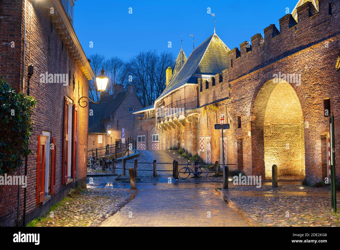 Amersfoort, Pays-Bas à l'aube de l'historique Koppelpoort. Banque D'Images