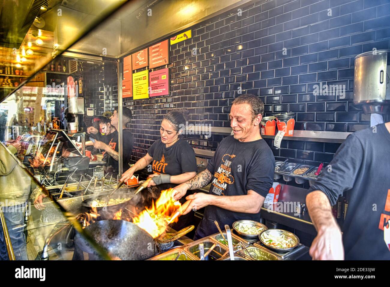 Wok to walk Banque de photographies et d'images à haute résolution - Alamy