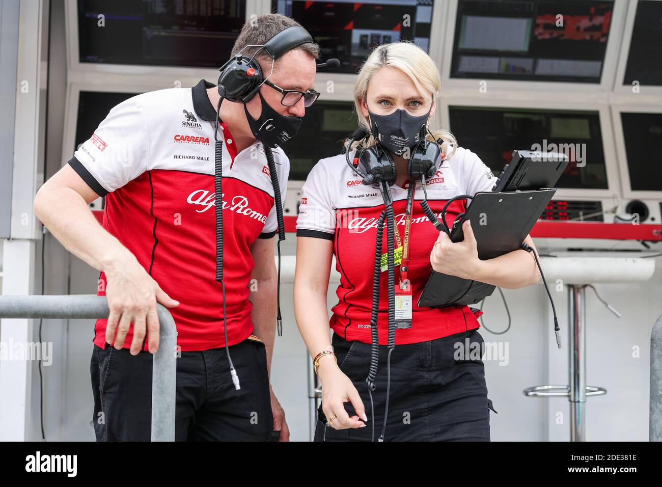 Sakhir, Bahreïn. 28 novembre 2020. HELVIG Olivier, Ingénieur principal de développement de performance d'Alfa Romeo Racing ORLEN, BUSCOMBE Ruth, Ingénieur de stratégie d'Alfa Romeo Racing ORLEN, portrait pendant la Formule 1 Gulf Air Bahreïn Grand Prix 2020, du 27 au 29 novembre 2020 sur le circuit international de Bahreïn, à Sakhir, Bahreïn - photo Antonin Vincent / DPPI / LM crédit: Gruppo Editoriale LiveMedia / Alay Live News Banque D'Images