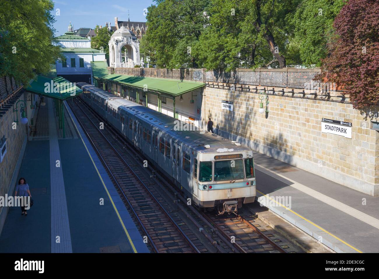 VIENNE, AUTRICHE - 25 AVRIL 2018 : vue sur la station de métro Stadtpark le jour ensoleillé d'avril Banque D'Images