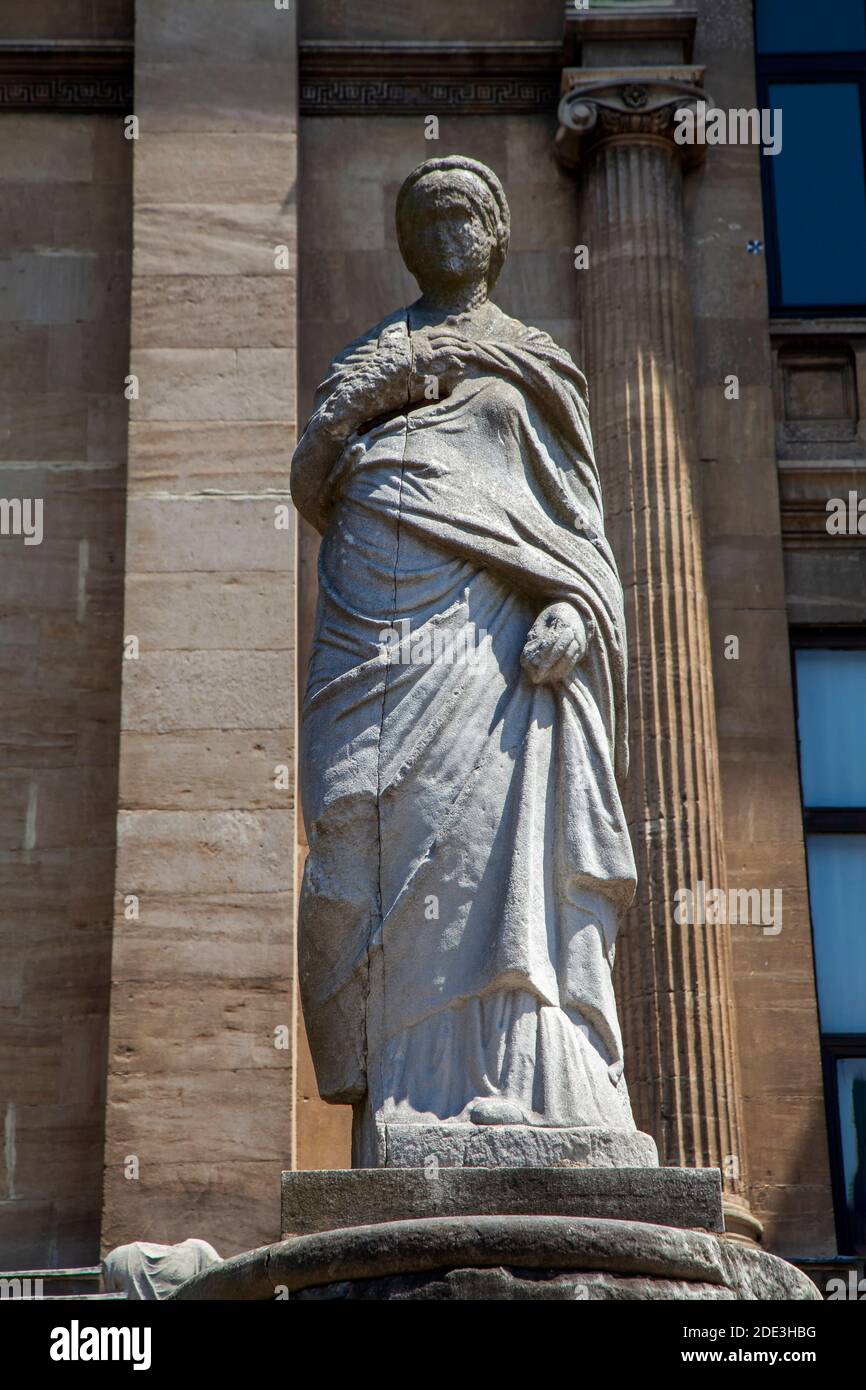 Reliefs en pierre à l'extérieur des Musées d'Archéologie d'Istanbul , Turquie Banque D'Images