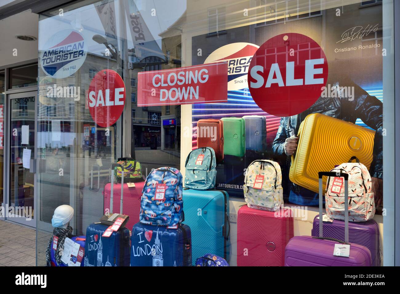 Weng Travel et le détaillant de bagages fervente avec la boutique fermée un décès de coronavirus LockDown, Angleterre Banque D'Images