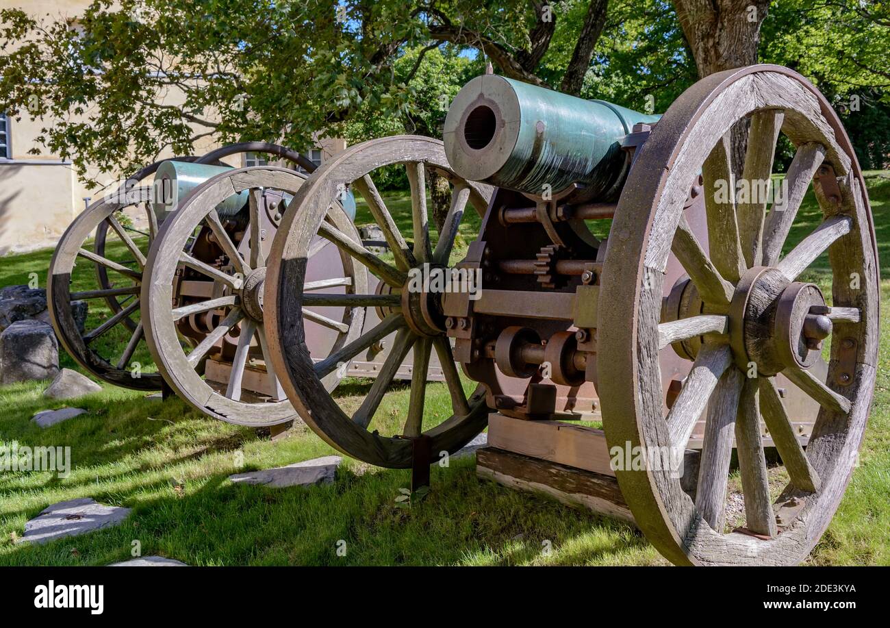 Vieux canons de bronze dans la forteresse de Suomenlinna Banque D'Images