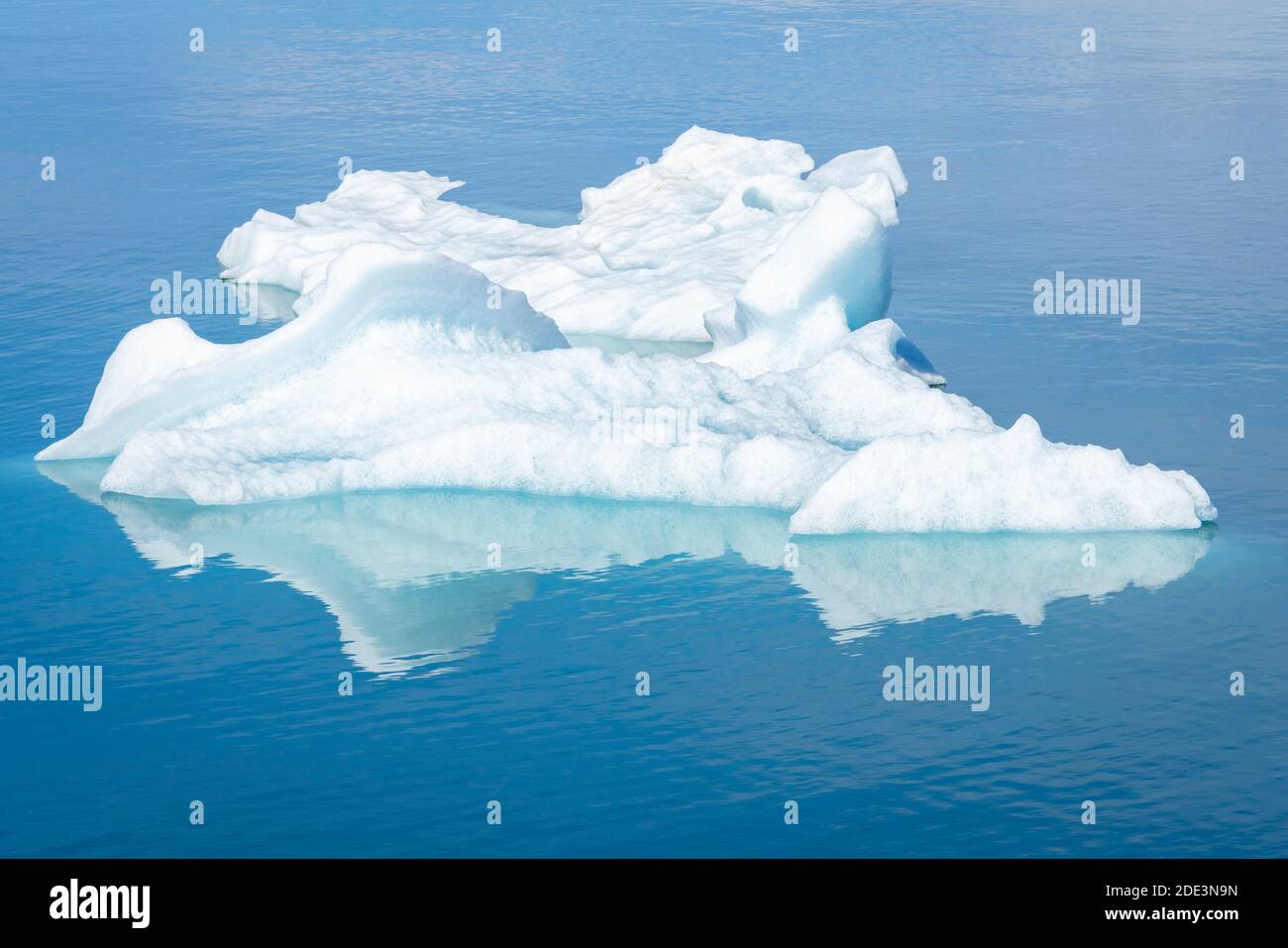 Photo détaillée des icebergs flottant sur le glacier de Jokulsarlon, Islande Banque D'Images