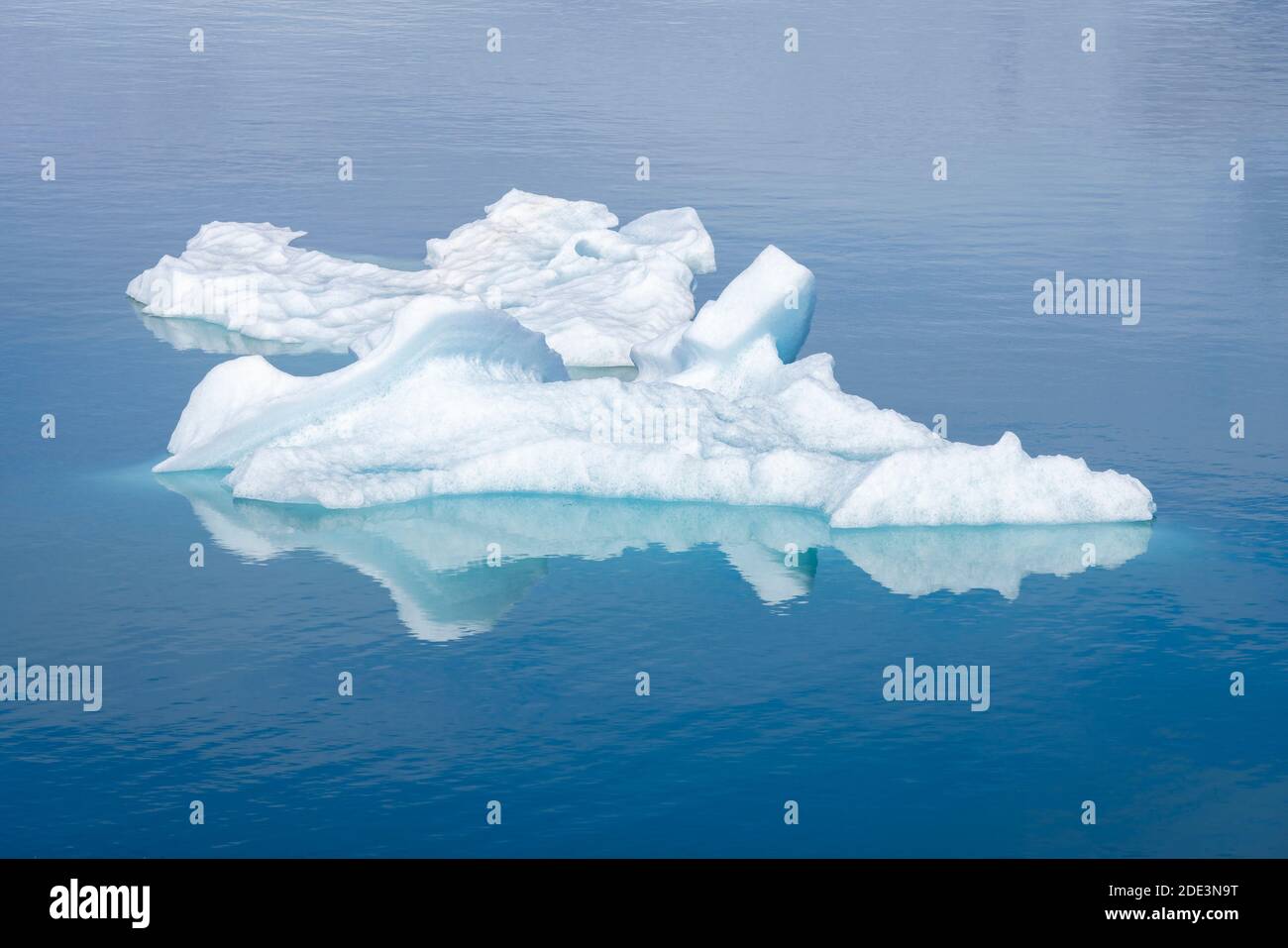 Photo détaillée des icebergs flottant sur le glacier de Jokulsarlon, Islande Banque D'Images