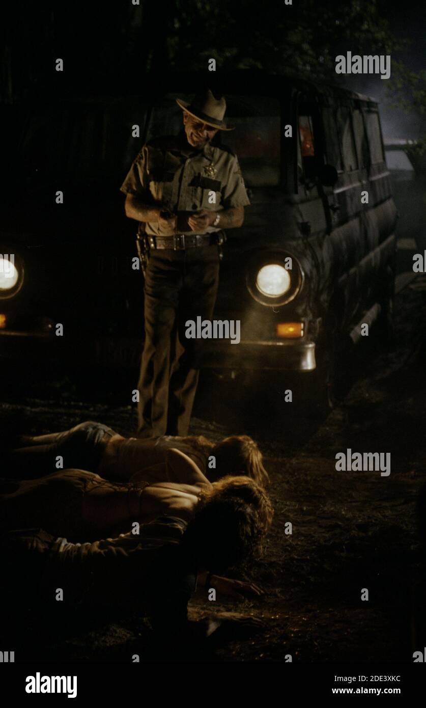 R. Lee Ermey, Jessica Biel, Jonathan Tucker, Erica Leerhsen, 'The Texas Chainsaw massacre' (2003) photo Credit: New Line Cinema / The Hollywood Archive / référence du fichier # 34078-0503FSTHA Banque D'Images