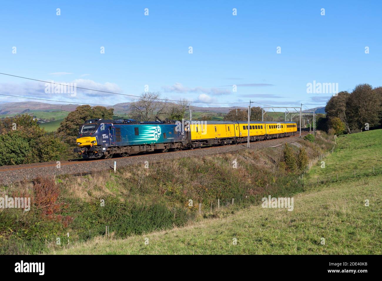 Locomotive de classe 88 de Direct Rail Services 88009 Diana tractage du Stock d'un train d'essai ferroviaire de réseau à l'ouest ligne principale de la côte Banque D'Images