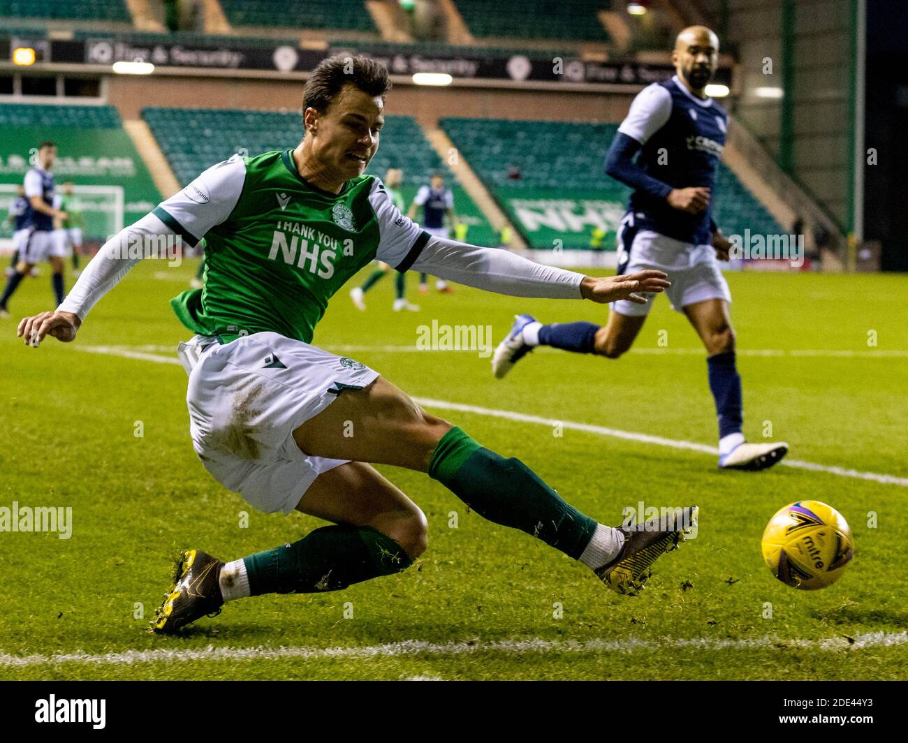 Easter Road, Édimbourg, Écosse, Royaume-Uni. 28 novembre 2020 Melker Hallberg d'Hibernian pendant la coupe Betfred, noue entre Hibernian et Dundee au stade de la route de Pâques. Crédit : Alan Rennie/Alay Live News Banque D'Images