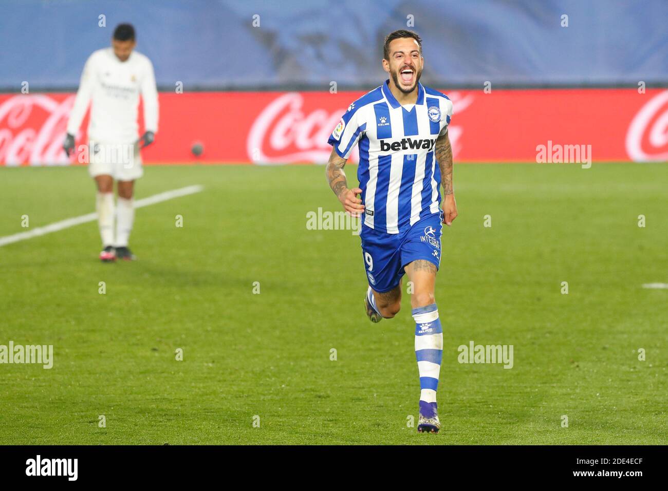 Madrid, Espagne. 28 novembre 2020. Joselu d'Alaves célèbre lors d'un match de la ligue espagnole de football entre Real Madrid et Deportivo Alaves à Madrid, Espagne, 28 novembre 2020. Crédit: Edward F. Peters/Xinhua/Alay Live News Banque D'Images