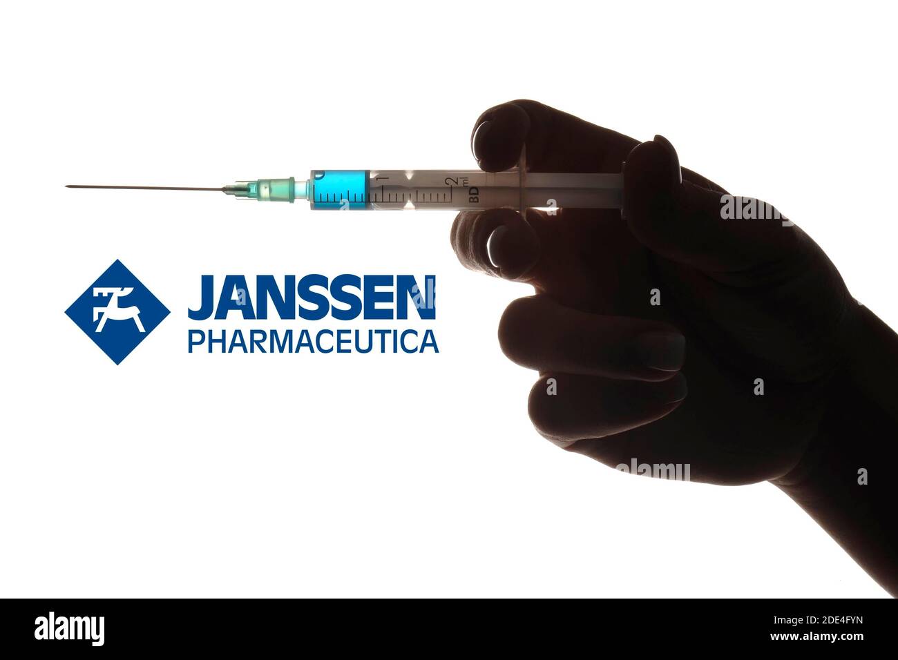 Image symbole vaccin Corona de JANSSEN PHARMACEUTICA, main avec seringue, crise corona, Bade-Wurtemberg, Allemagne Banque D'Images