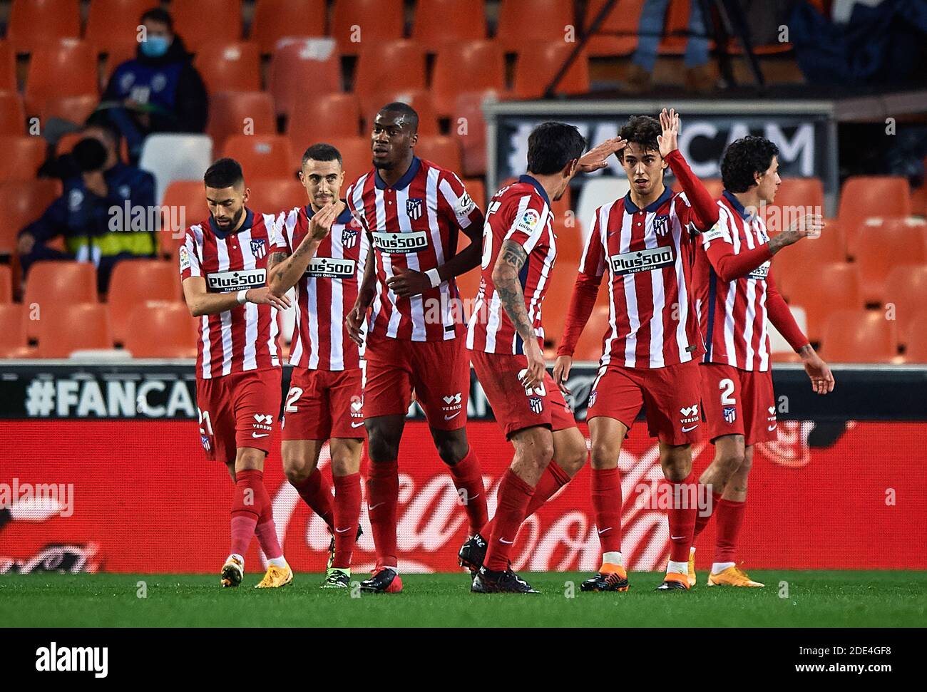 Valence, Espagne. 28 novembre 2020. Les joueurs de l'Atletico de Madrid célèbrent le but lors d'un match de la ligue Spainsh entre Valencia CF et l'Atletico de Madrid à l'Estadio Mestalla à Valence, Espagne, le 28 novembre 2020. Crédit: Pablo Morano/ Xinhua/Alay Live News Banque D'Images