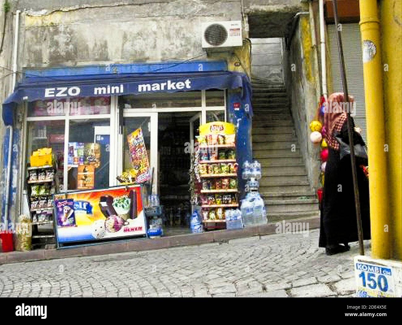 Mini-marché local. Backsteets de Balat, Fatih, Istanbul Banque D'Images