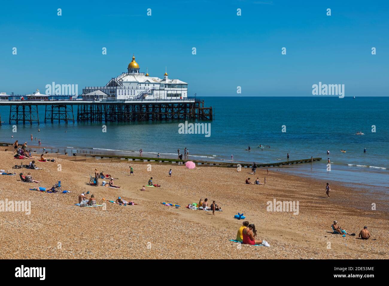 Angleterre, East Sussex, Eastbourne, Eastbourne Beach et Pier Banque D'Images