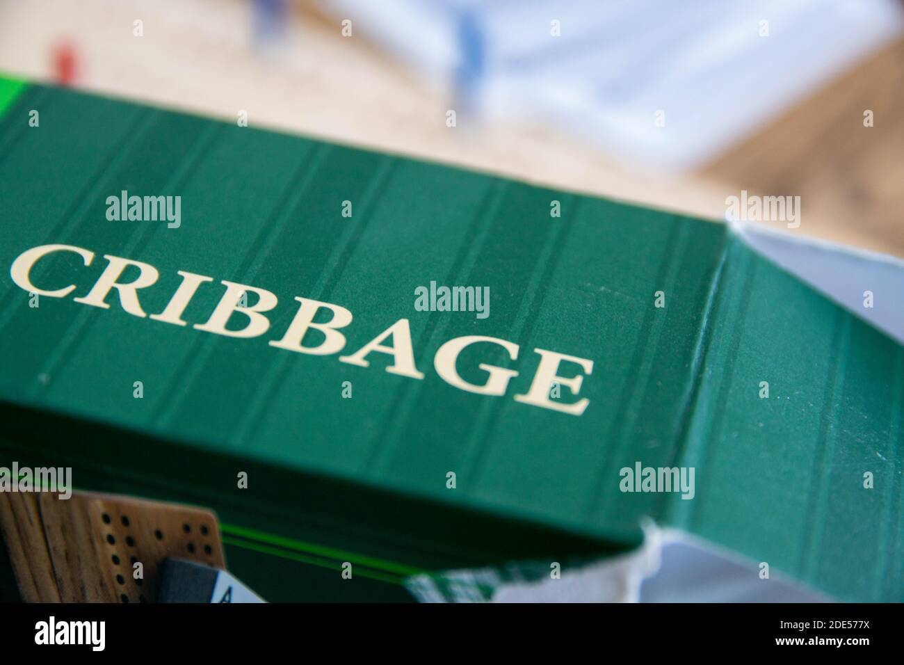 Cribbage, ou CRIB, est un jeu de cartes traditionnellement pour deux joueurs qui implique de jouer et de regrouper des cartes dans des combinaisons qui gagnent des points. Les points sont Banque D'Images