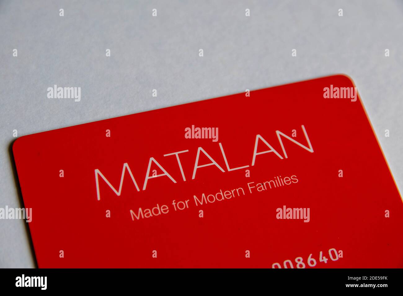 Durham, Royaume-Uni - 28 mai 2020 : carte d'adhésion Matalan sur fond isolé avec espace pour le texte de copie. Matalan est un bon budget de mode britannique an Banque D'Images