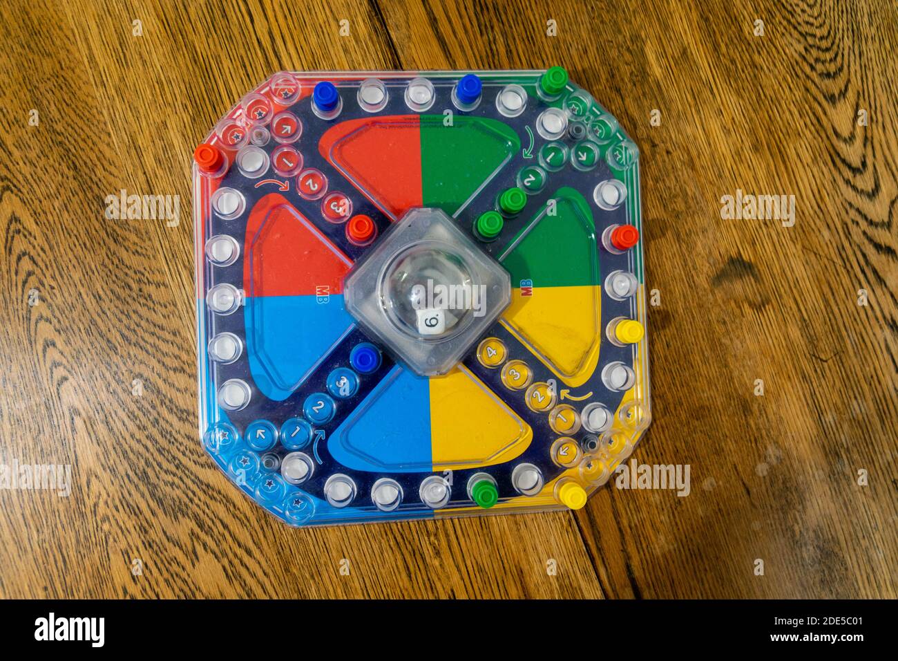 Durham, Royaume-Uni - 5 avril 2020 : frustration (également connu sous le nom de trouble and Kimble) est un jeu de société de divertissement familial dans lequel les joueurs se disputent pour être les premiers à sen Banque D'Images