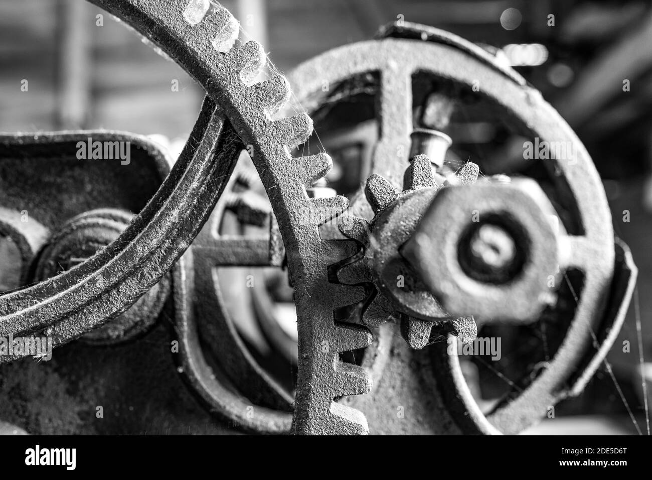 Engrenage rouillé, papules Vintage paille cutter, vieille machine agricole. Campagne polonaise, trouve dans les étables de la Prusse orientale 13. La Pologne. Banque D'Images