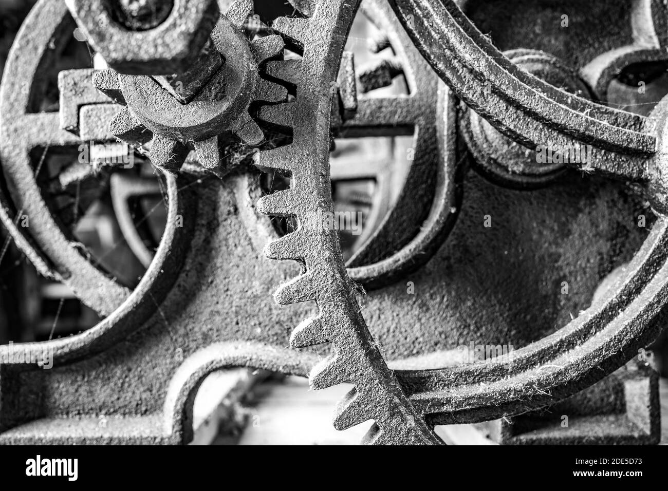 Engrenage rouillé, papules Vintage paille cutter, vieille machine agricole. Campagne polonaise, trouve dans les étables de la Prusse orientale 13. La Pologne. Banque D'Images
