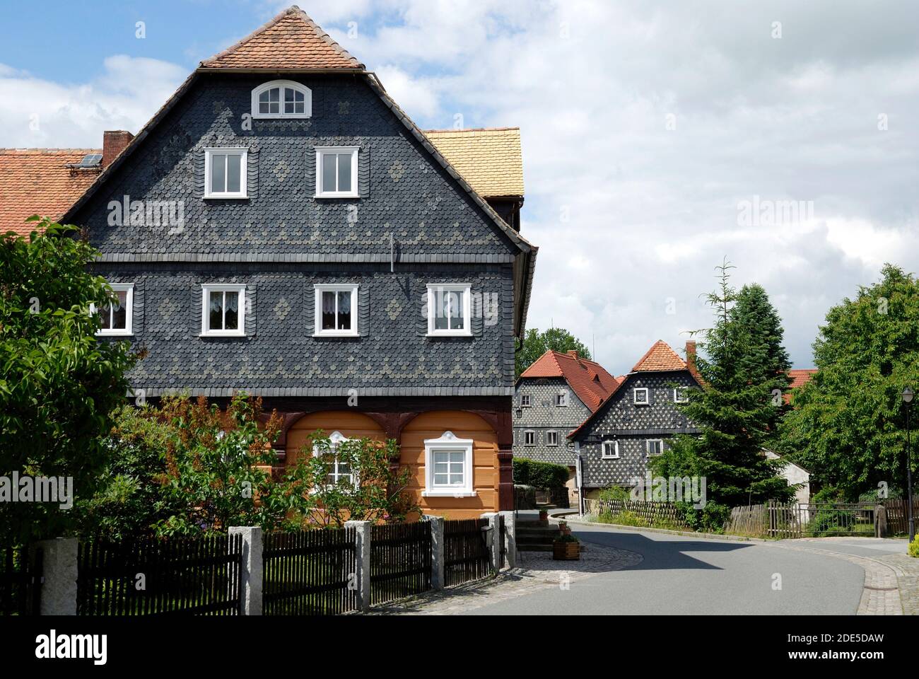 Maison à colombages dans le style architectural traditionnel de la haute Lusatia dans la municipalité d'Obercunnersdorf en Saxe-est - Allemagne. Banque D'Images