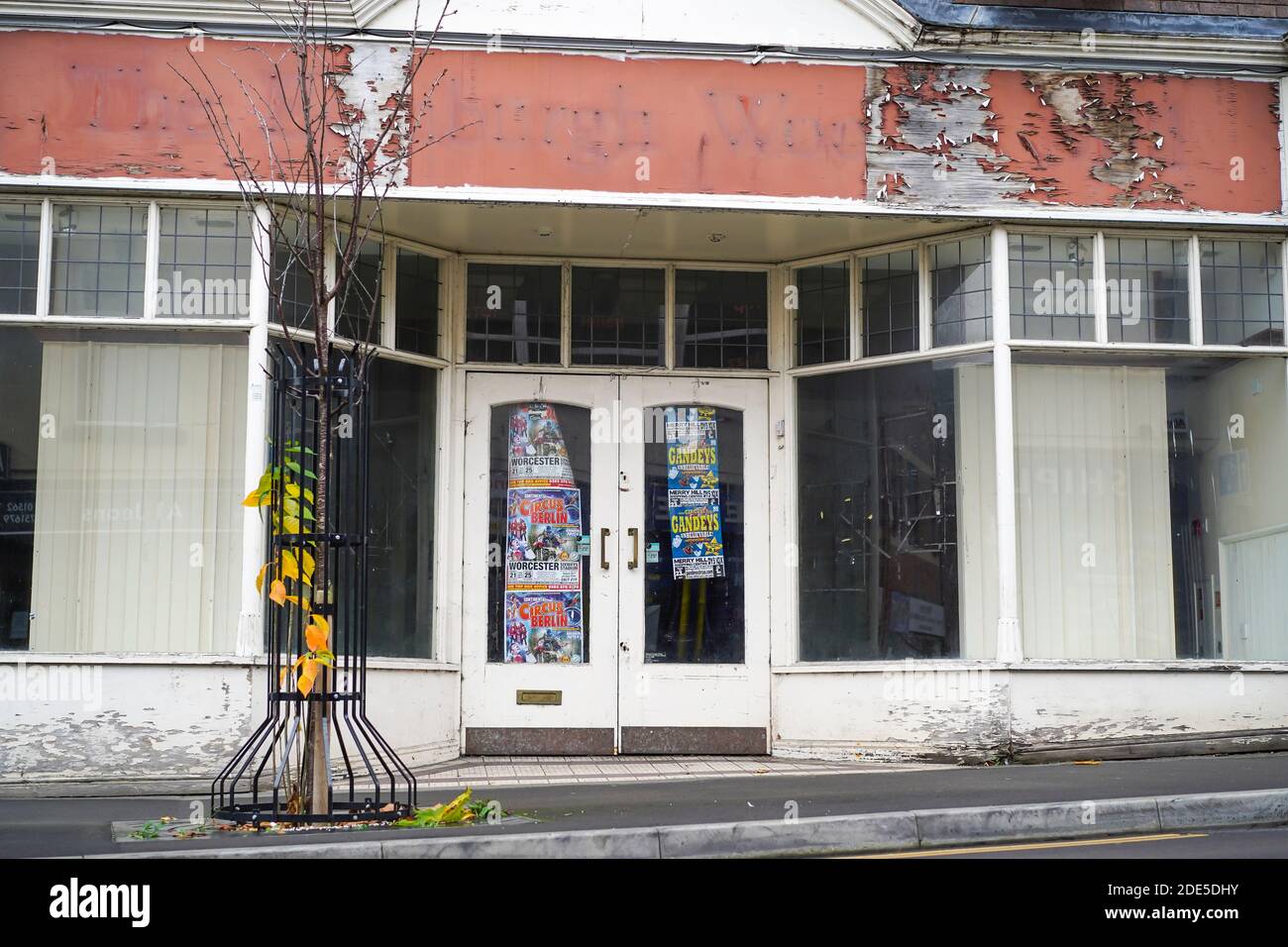 Boutique vide dans le centre-ville de Kidderminster. La vente au détail au Royaume-Uni sur le déclin dans les centres-villes britanniques. Banque D'Images